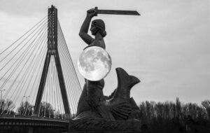 Syrenka z księżycem w pełni