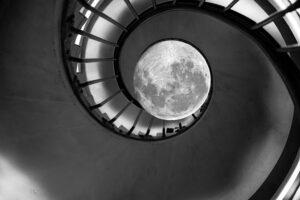 Łuk Triumfalny w Paryżu - schody